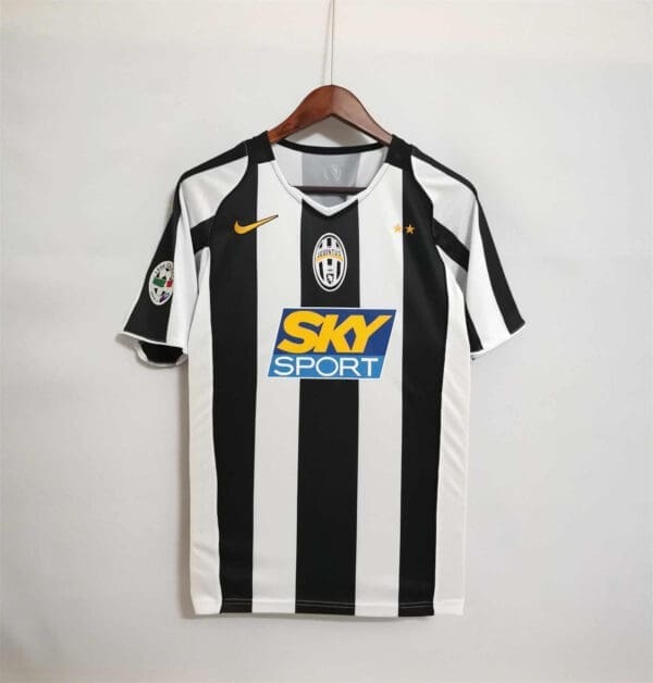 Juventus 2004/2005 Home kit