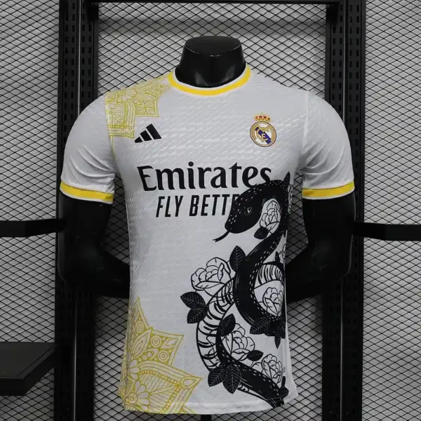 Real Madrid Snake Kit 24/25 – Player version
