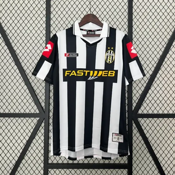 Juventus 2001-02 Home kit