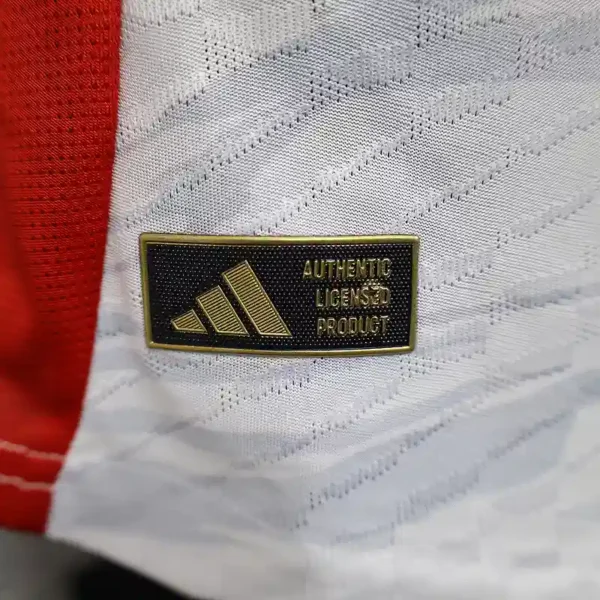 Manchester United White and Black Kit