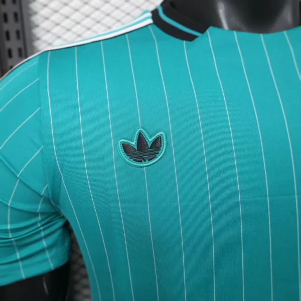 adidas Retro Style Kit