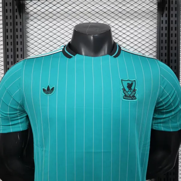 adidas Retro Style Kit